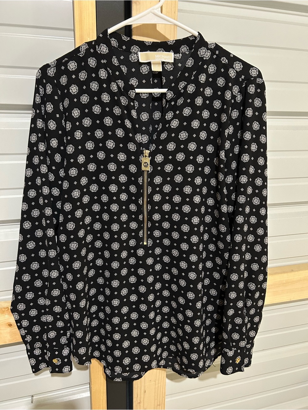Michael Michael Kors Black Medallion Print Zip Front Blouse Size M Quiet Luxury - Picture 2 of 7